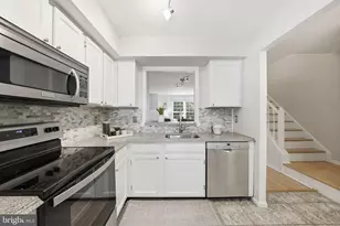 6472 Brick Hearth Ct, Alexandria, VA 22306 - Photo 7