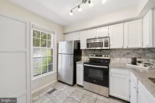 6472 Brick Hearth Ct, Alexandria, VA 22306 - Photo 5