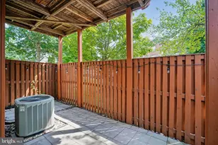 13135 Park Crescent Cir, Herndon, VA 20171 - Photo 15