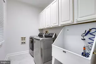 1954 Horse Shoe Dr, Vienna, VA 22182 - Photo 33