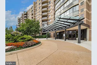 8350 Greensboro Drive #422, McLean, VA 22102 - Photo 3