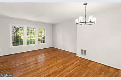 8636 Dellway Lane, Vienna, VA 22180 - Photo 7