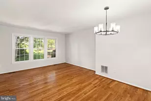 8636 Dellway Ln, Vienna, VA 22180 - Photo 7
