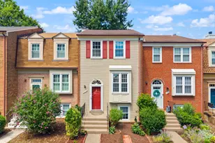 8636 Dellway Ln, Vienna, VA 22180 - Photo 3
