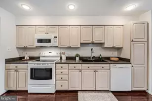 2028 Lakewinds Dr, Reston, VA 20191 - Photo 35