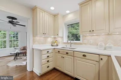 10005 Scenic View Ter, Vienna, VA 22182 - Photo 27