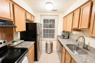 8541 Blue Rock Ln, Lorton, VA 22079 - Photo 5