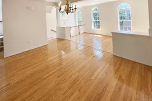 8646 Royal Worcester Ln, Fairfax, VA 22031 - Photo 5