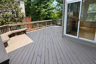 8646 Royal Worcester Ln, Fairfax, VA 22031 - Photo 11