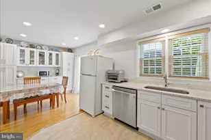 9348 Peter Roy Ct, Burke, VA 22015 - Photo 5