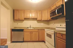 316 Cherry Ct, Herndon, VA 20170 - Photo 7