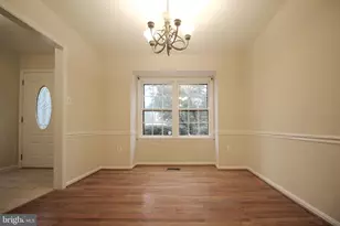 316 Cherry Ct, Herndon, VA 20170 - Photo 5