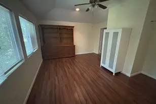 10025 Chestnut Wood Ln, Burke, VA 22015 - Photo 5