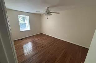 10025 Chestnut Wood Ln, Burke, VA 22015 - Photo 3