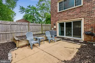 8400 Penshurst Dr, Springfield, VA 22152 - Photo 23