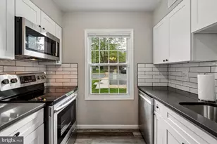8400 Penshurst Dr, Springfield, VA 22152 - Photo 9