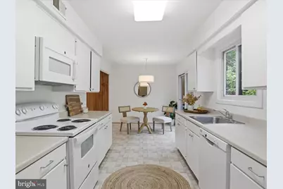 7211 Vistas Lane, McLean, VA 22101 - Photo 13