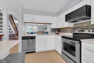 8544 Blue Rock Ln, Lorton, VA 22079 - Photo 11