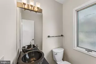 7337 Hooking Rd, McLean, VA 22101 - Photo 11