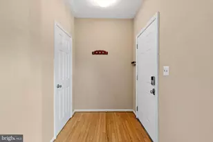 13129 Englishwood Ln, Fairfax, VA 22033 - Photo 3