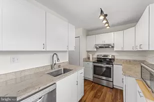 328 Reneau Way, Herndon, VA 20170 - Photo 9