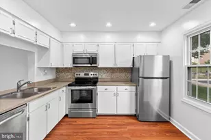 8123 Kingsway Ct, Springfield, VA 22152 - Photo 5