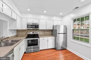 8123 Kingsway Ct, Springfield, VA 22152 - Photo 7