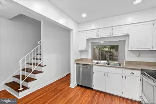 8123 Kingsway Ct, Springfield, VA 22152 - Photo 9
