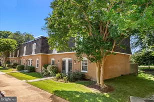 8123 Kingsway Ct, Springfield, VA 22152 - Photo 3