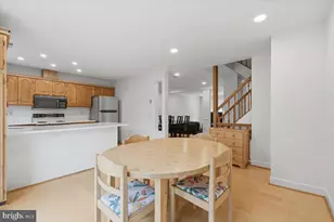 8015 Merry Oaks Ct, Vienna, VA 22182 - Photo 11