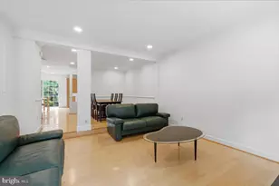 8015 Merry Oaks Ct, Vienna, VA 22182 - Photo 7