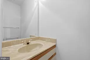 8015 Merry Oaks Ct, Vienna, VA 22182 - Photo 17