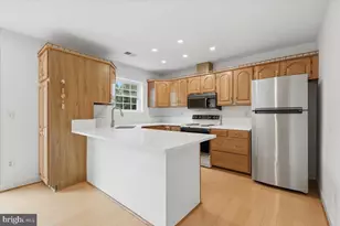 8015 Merry Oaks Ct, Vienna, VA 22182 - Photo 13