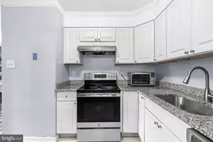 9604 Inverary Ct, Lorton, VA 22079 - Photo 7