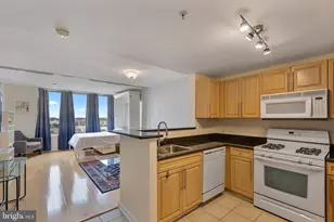 2726 Gallows Rd, Vienna, VA 22180 - Photo 5