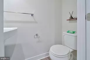 7849 Francis Dickens Ln, Annandale, VA 22003 - Photo 13
