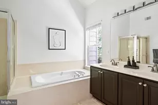 4749 Thornbury Dr, Fairfax, VA 22030 - Photo 7