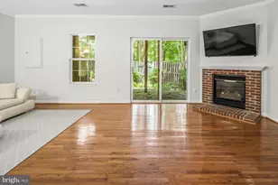 4749 Thornbury Dr, Fairfax, VA 22030 - Photo 3