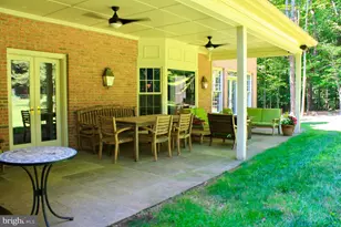 9563 Edmonston Dr, Great Falls, VA 22066 - Photo 5