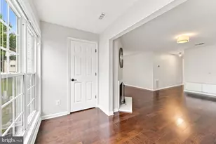 12114 Green Leaf Ct, Fairfax, VA 22033 - Photo 3