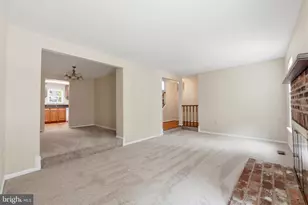 10065 Chestnut Wood Ln, Burke, VA 22015 - Photo 5