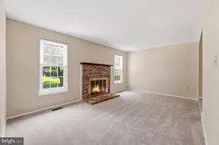 10065 Chestnut Wood Ln, Burke, VA 22015 - Photo 3