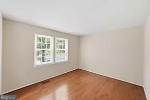 10065 Chestnut Wood Ln, Burke, VA 22015 - Photo 11