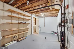10065 Chestnut Wood Ln, Burke, VA 22015 - Photo 29