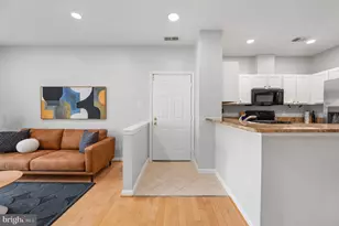 4137 Fountainside Ln, Fairfax, VA 22030 - Photo 5