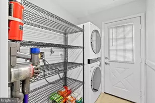 9303 Macswain Pl, Springfield, VA 22153 - Photo 15
