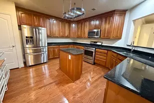 2905 Saintsbury Plaza, Fairfax, VA 22031 - Photo 7