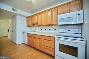 2788 Knollside Ln, Vienna, VA 22180 - Photo 11