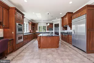 8813 Oak Leaf Dr, Alexandria, VA 22309 - Photo 13