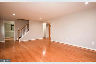 9627 Locust Hill Drive, Great Falls, VA 22066 - Photo 3